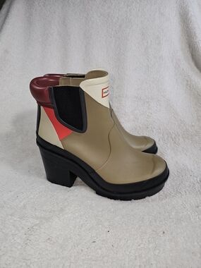 Hunter Chelsea Block Heel Ankle Boots in Olive/Tan with Red Accent